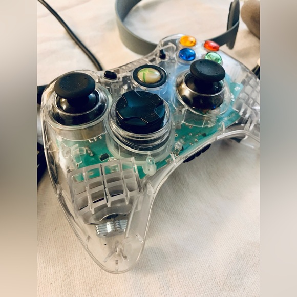 Xbox 360 Controller + Headset - Picture 3 of 6